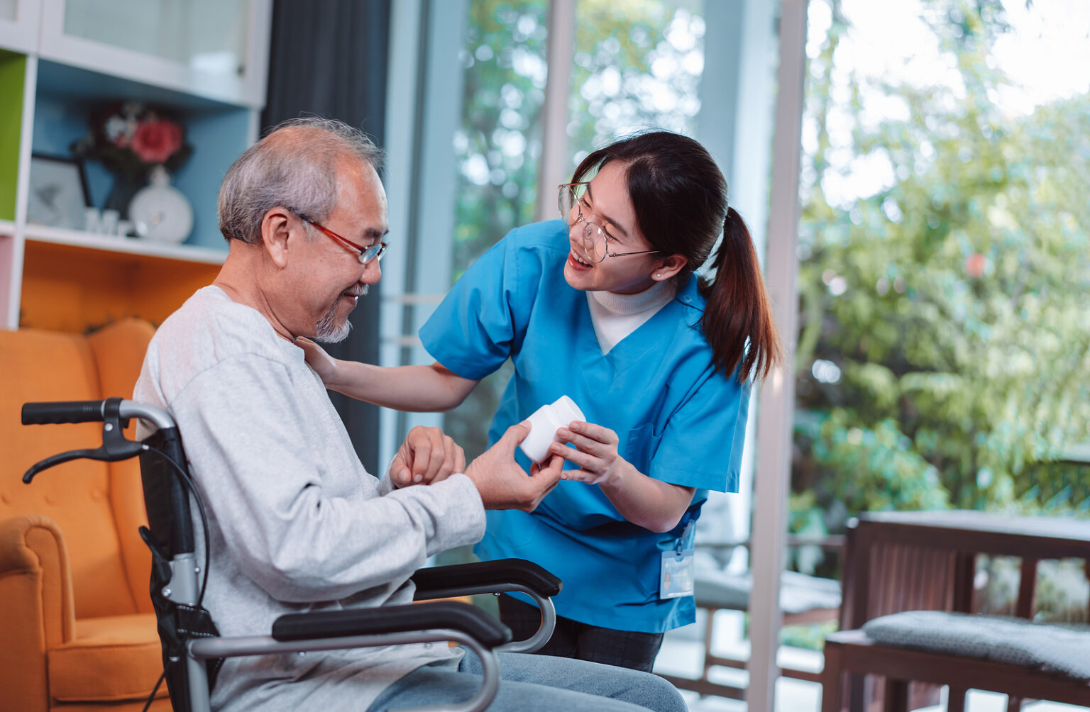 What to Expect From Elder Care Services - Hughes Home Care